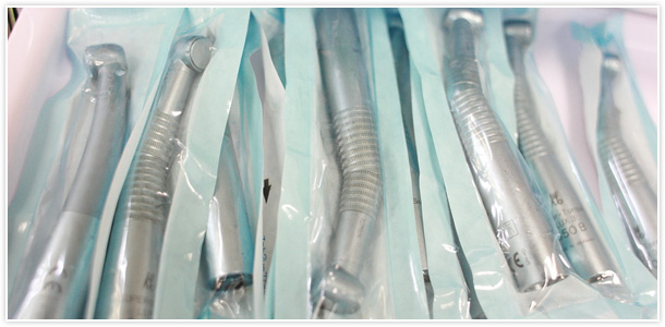 使用する器具はすべて滅菌され、厳密に管理されています。